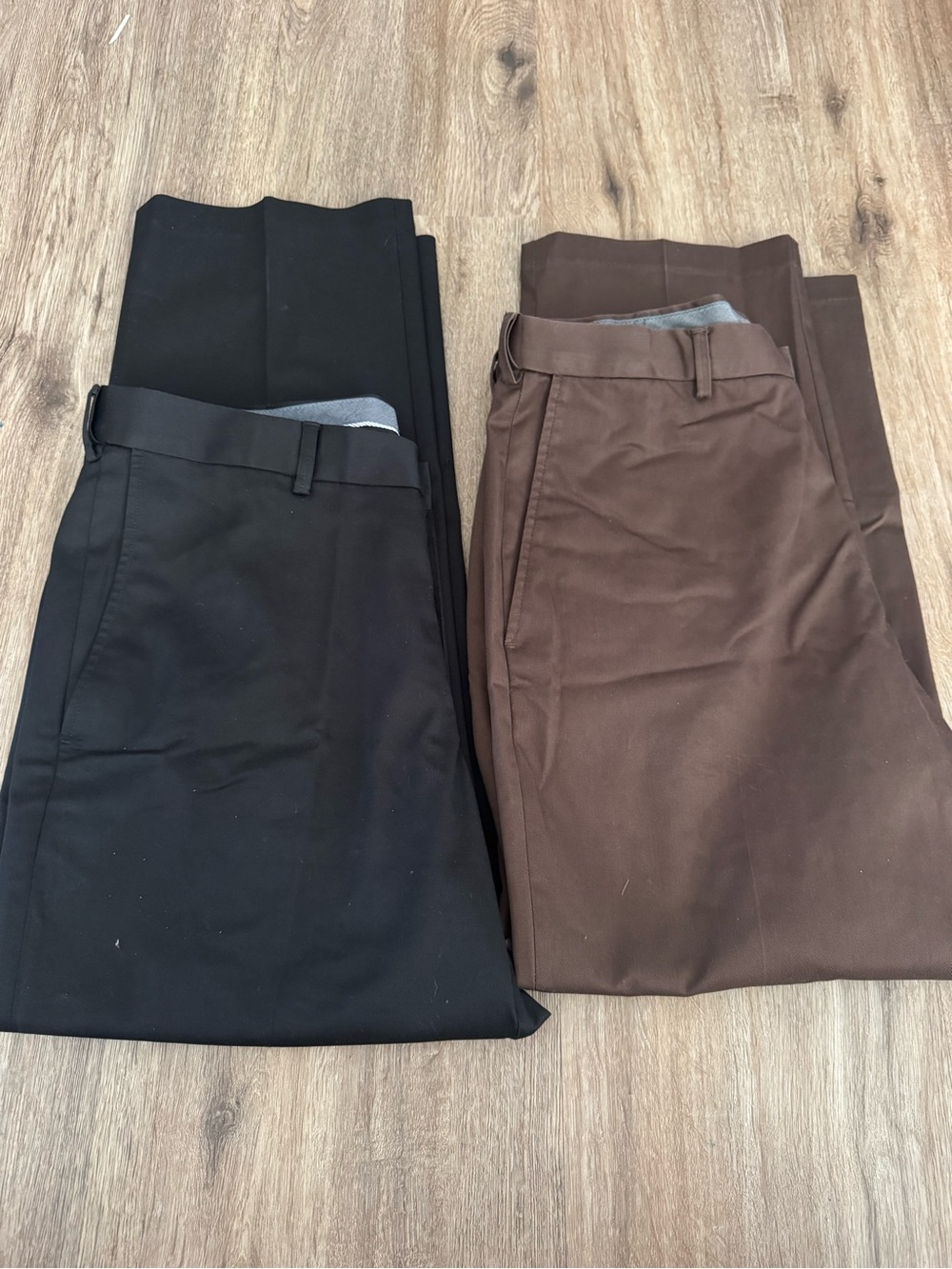 Haggar Men’s Classic Fit No Iron Khaki Bundle Size 34x29